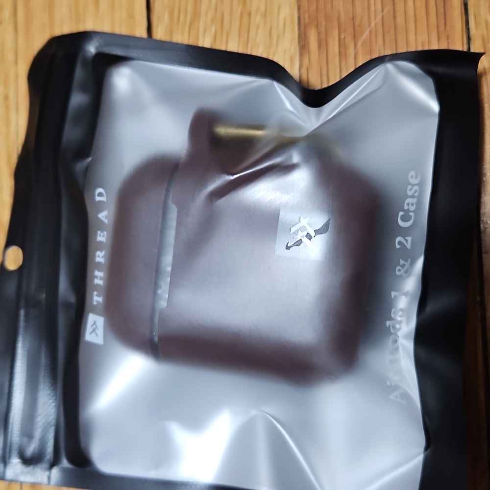 NWT Thread Wallet Set Of 3 - Picture 4 of 5
